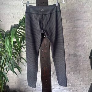 BEYOND YOGA Line Dot Black White Leggings Size Large